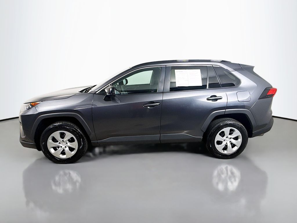 2020 Toyota RAV4 LE photo 3