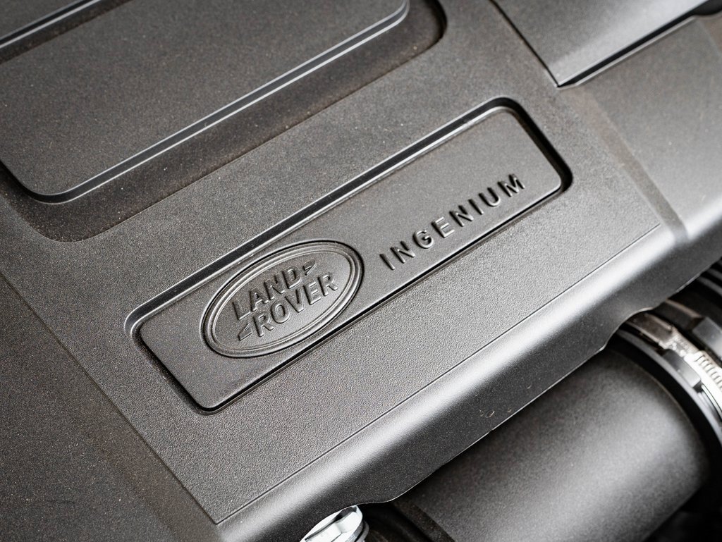 2026 Land Rover Range Rover Velar SE photo 34