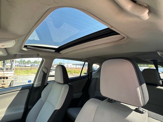 2017 Toyota RAV4 XLE photo 23