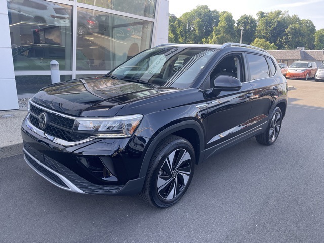 2024 Volkswagen Taos SE photo 3