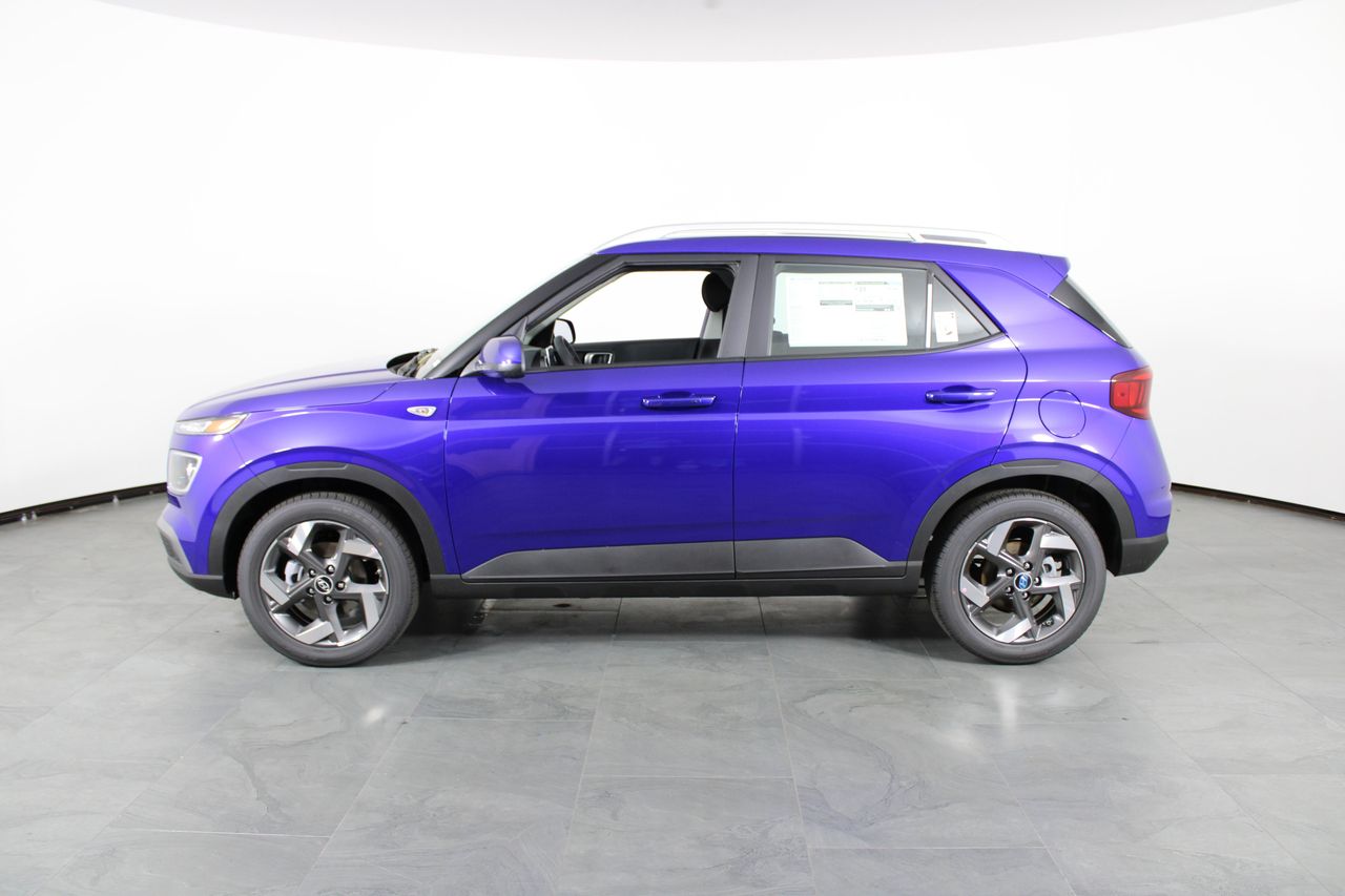 2025 Hyundai Venue SEL photo 3
