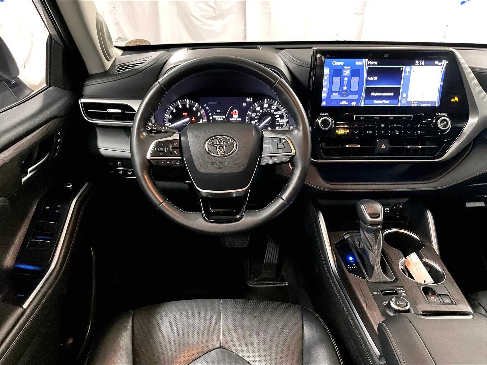 2021 Toyota Highlander Platinum photo 16