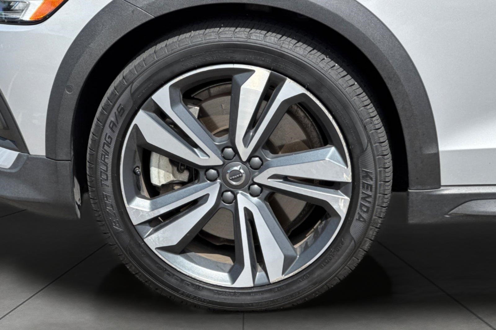 2024 Volvo V60 Cross Country B5 Plus photo 11