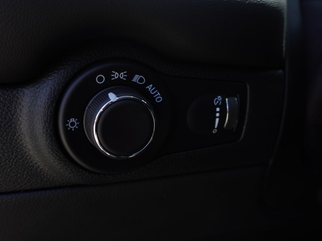 New 2024 Octane Red Pearl-Coat Exterior Paint Dodge SXT Blacktop image 13