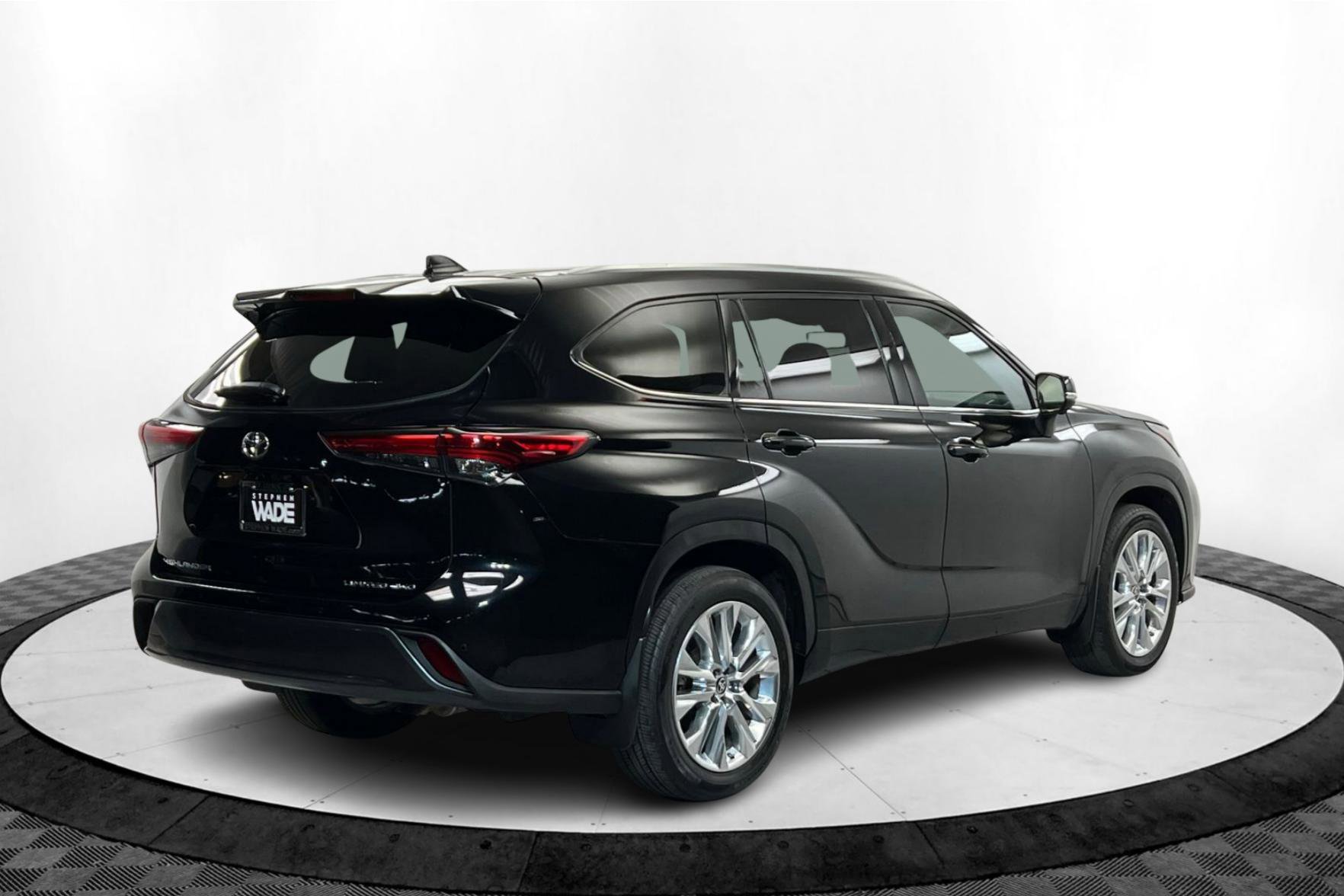 2023 Toyota Highlander L photo 4