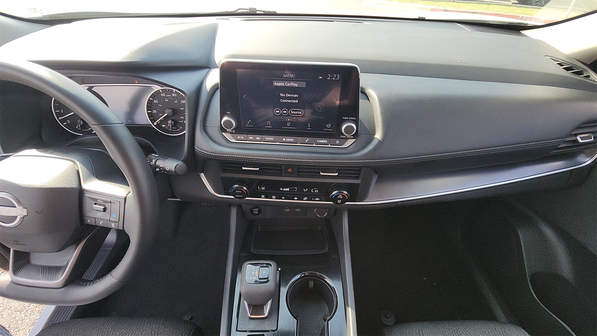 2025 Nissan Rogue SV photo 25