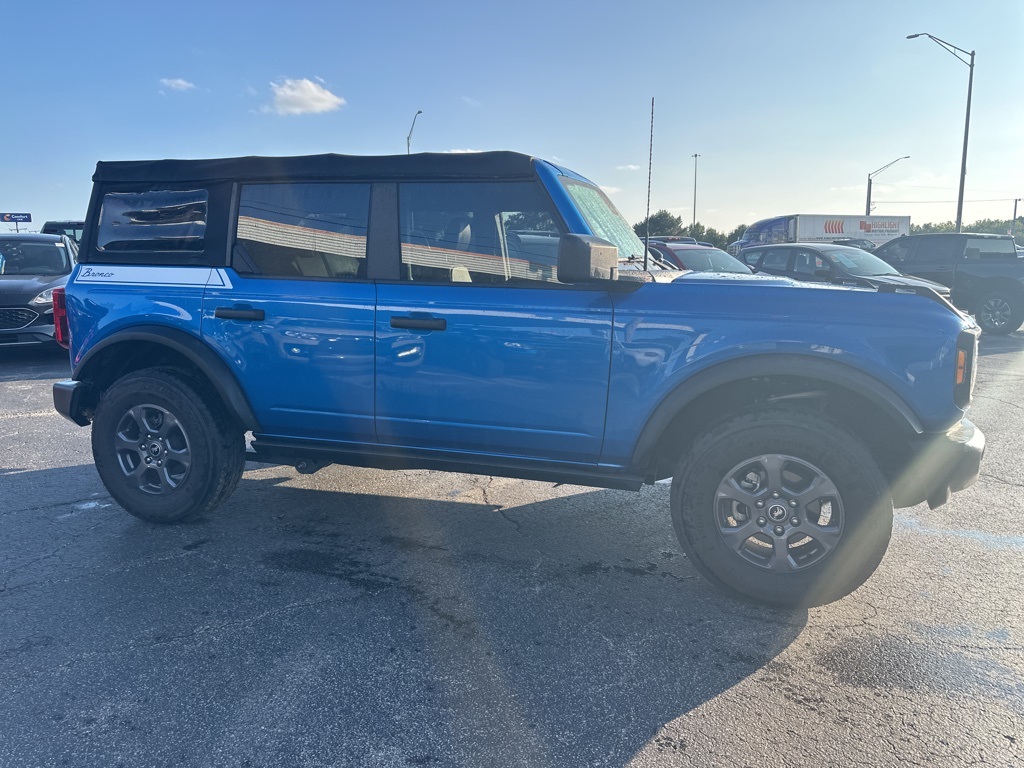 2021 Ford Bronco Base photo 3