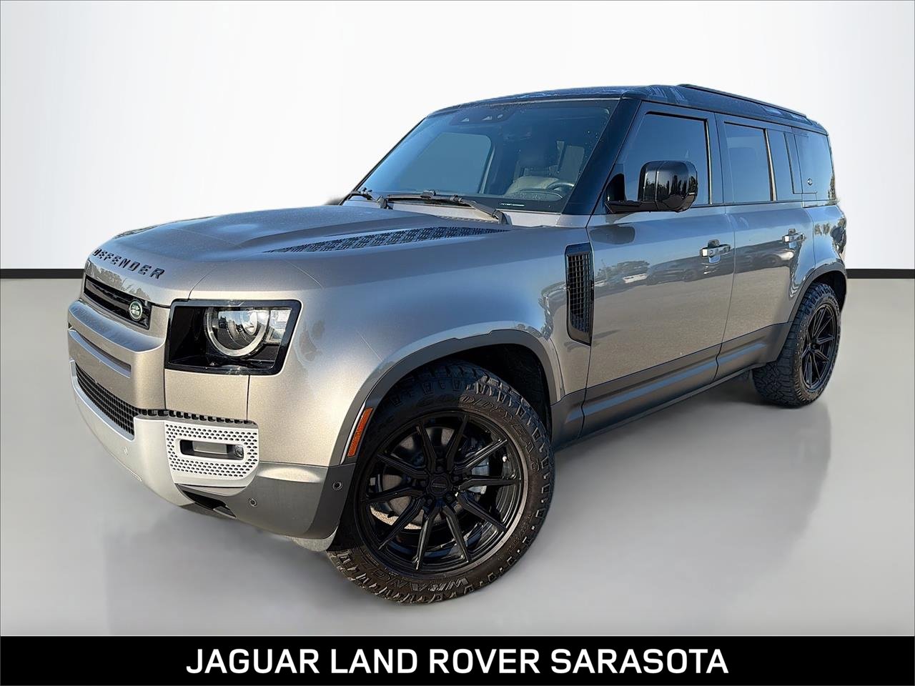 2024 Land Rover Defender S's photo