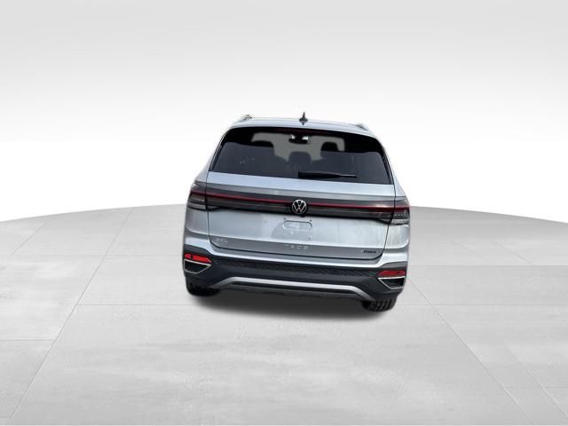2025 Volkswagen Taos SEL photo 4
