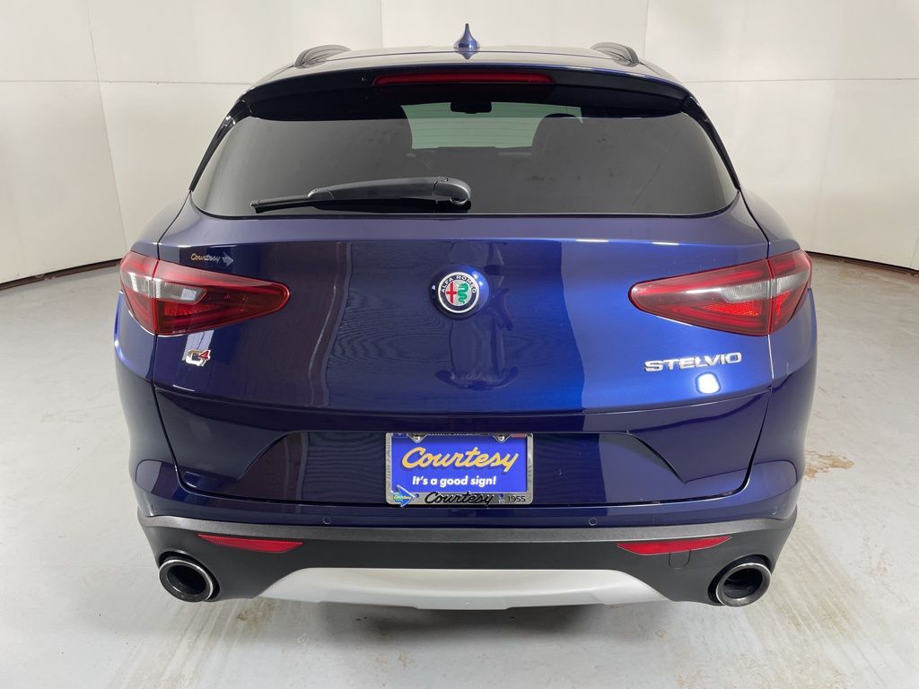 2018 Alfa Romeo Stelvio Base photo 8