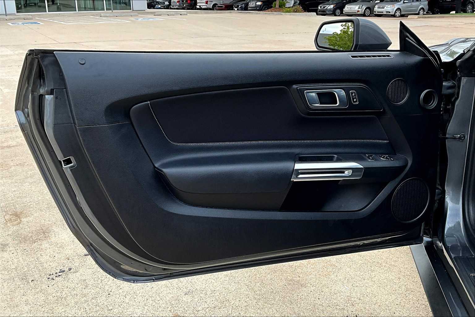 2021 Ford Mustang EcoBoost photo 20