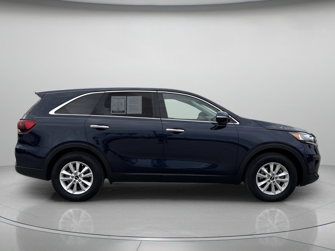 2020 Kia Sorento LX photo 2