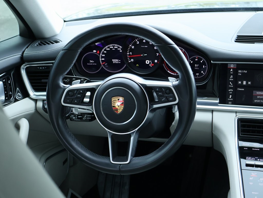 2018 Porsche Panamera Base 4 photo 19