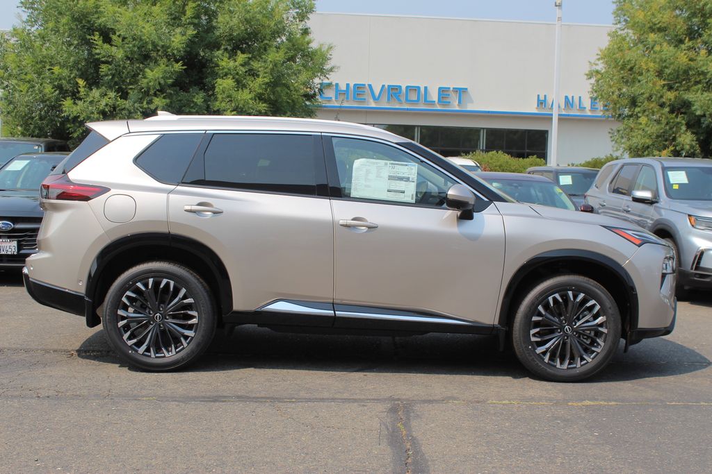 2025 Nissan Rogue Platinum photo 3