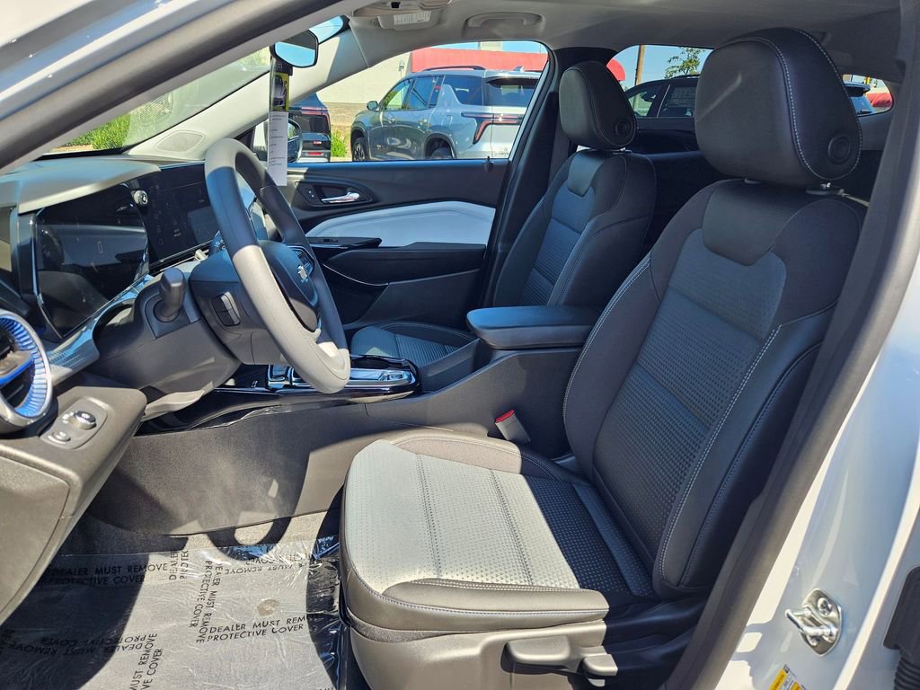2025 Chevrolet Trax LT photo 12