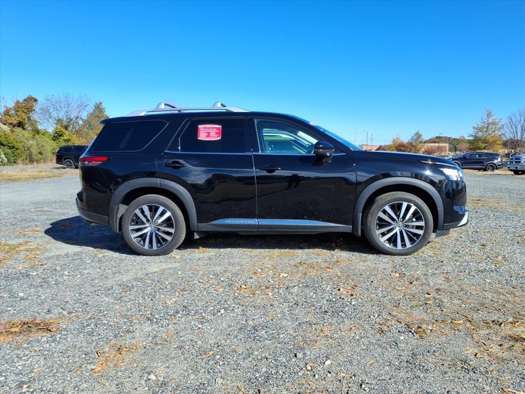 2024 Nissan Pathfinder Platinum photo 4