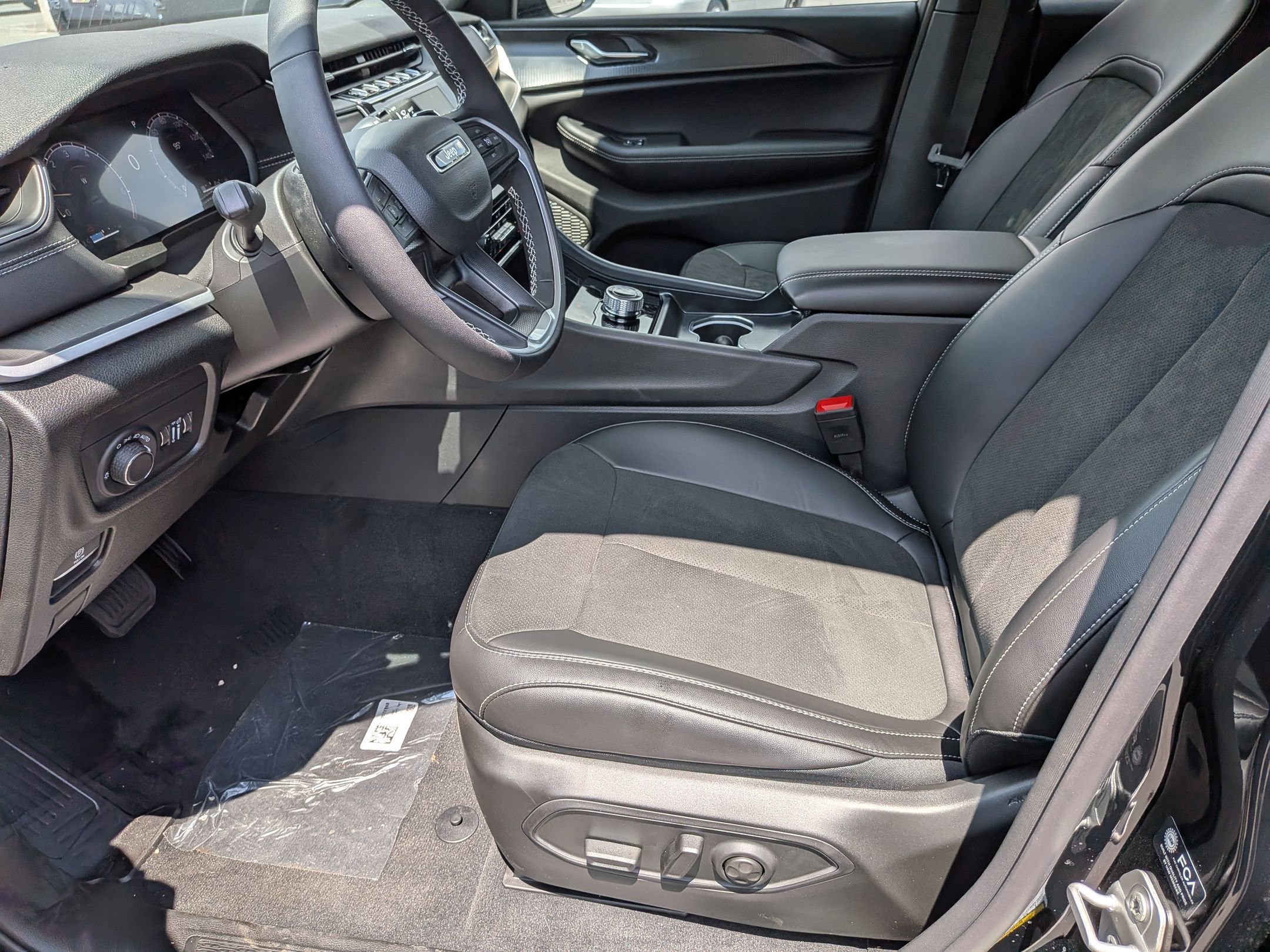 2025 Jeep Grand Cherokee Altitude X photo 18