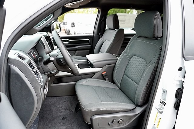 New 2026 Bright White Clear-Coat Exterior Paint RAM Big Horn/Lone Star image 22