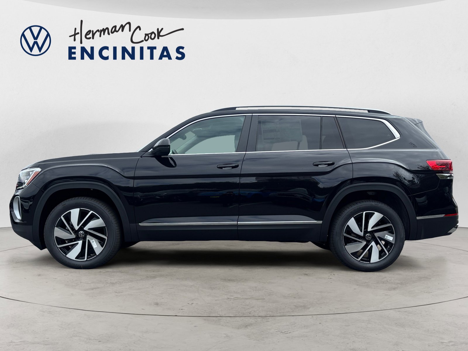2025 Volkswagen Atlas SEL photo 2