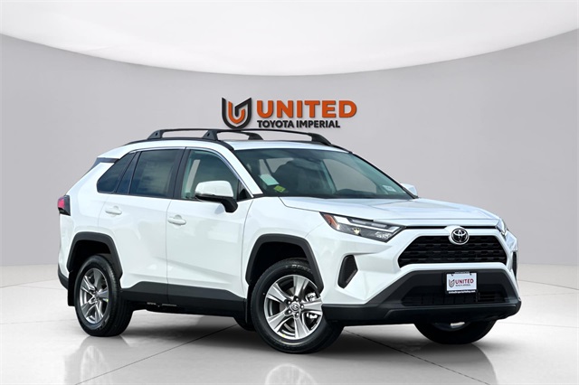 2025 Toyota RAV4 XLE's photo