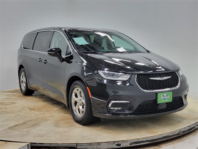 2024 Chrysler Pacifica Limited photo 2