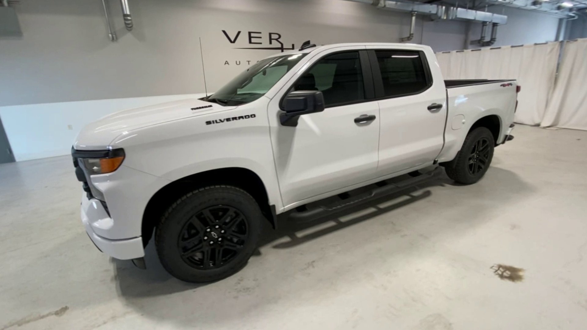 2025 Chevrolet Silverado 1500 Custom photo 4
