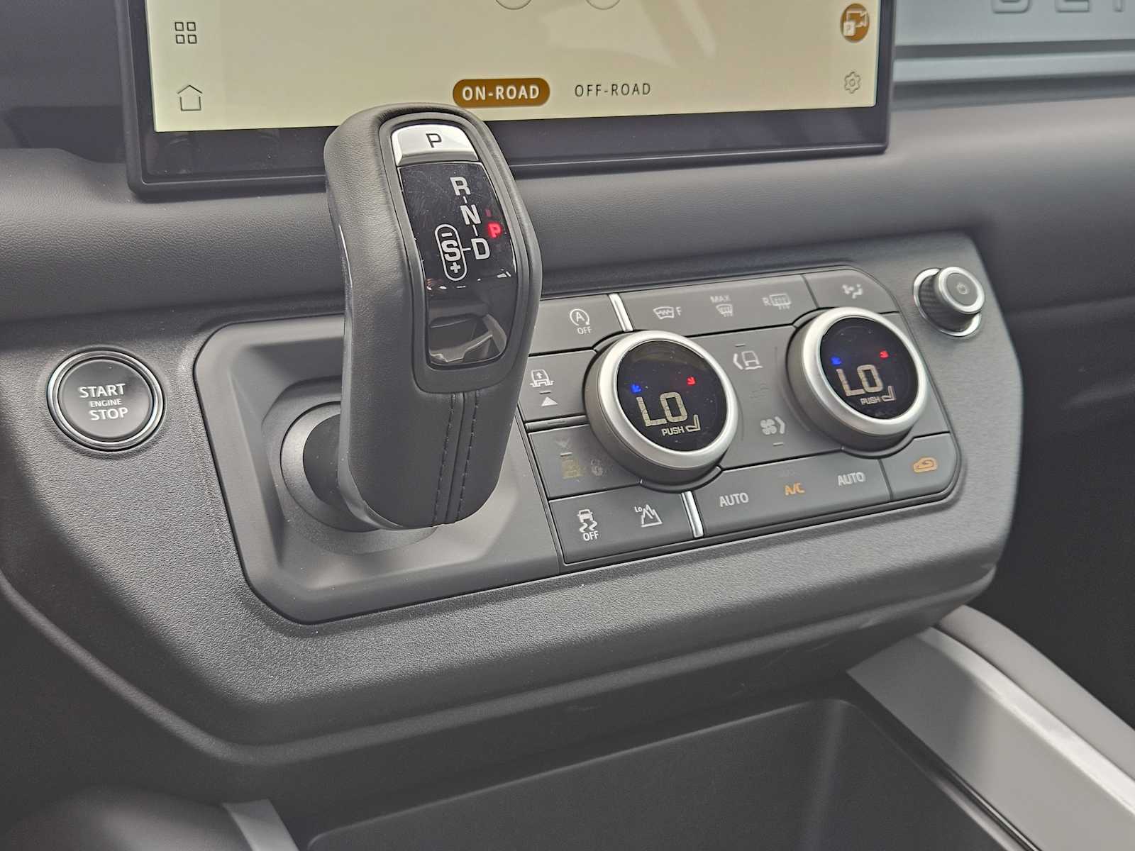 2025 Land Rover Defender 130 V8 photo 17