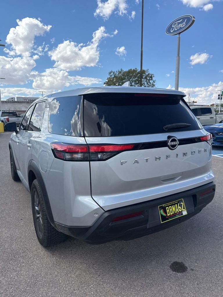 2022 Nissan Pathfinder S photo 31