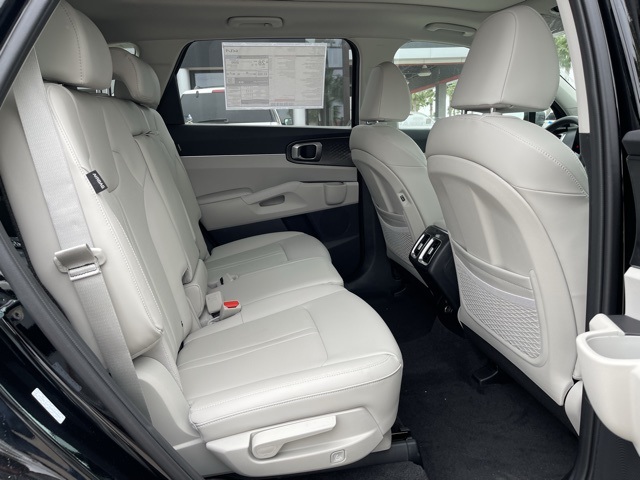 2025 Kia Sorento S photo 17