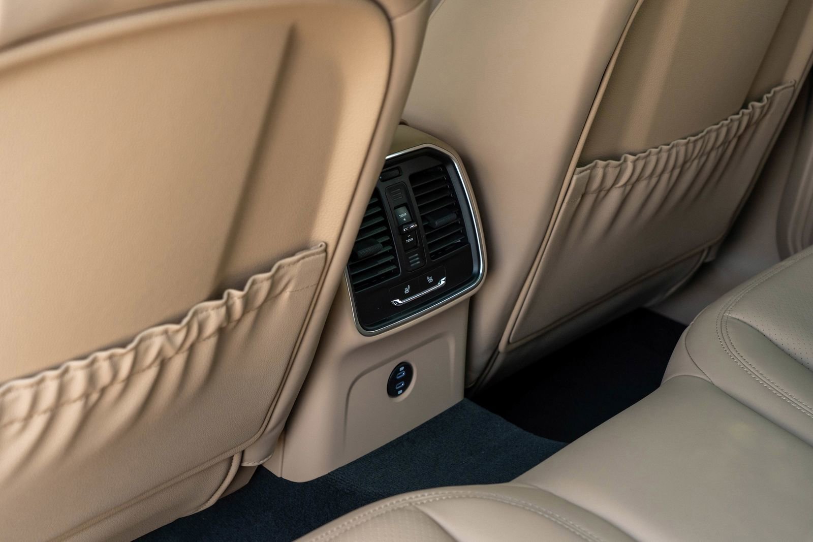 2025 Porsche Macan Base photo 31