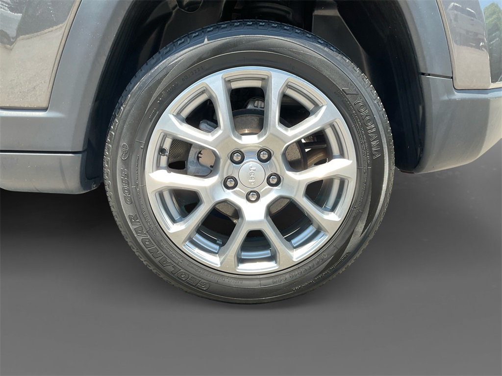 2023 Jeep Compass Latitude Lux photo 10