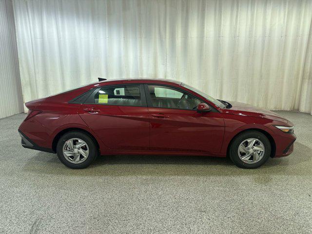2025 Hyundai Elantra SE photo 4