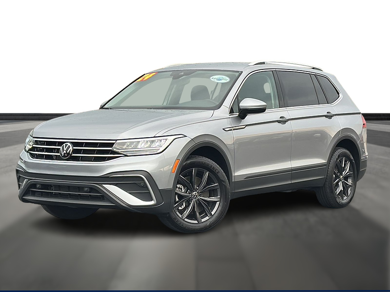 2024 Volkswagen Tiguan SE's photo