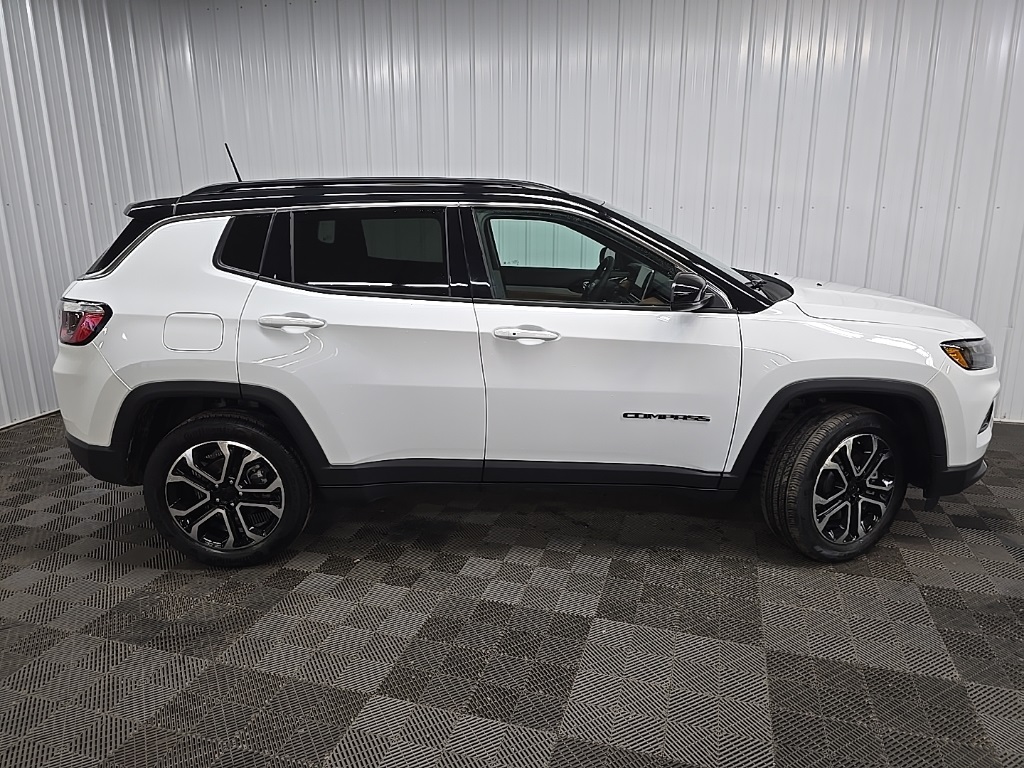 2023 Jeep Compass Limited photo 2