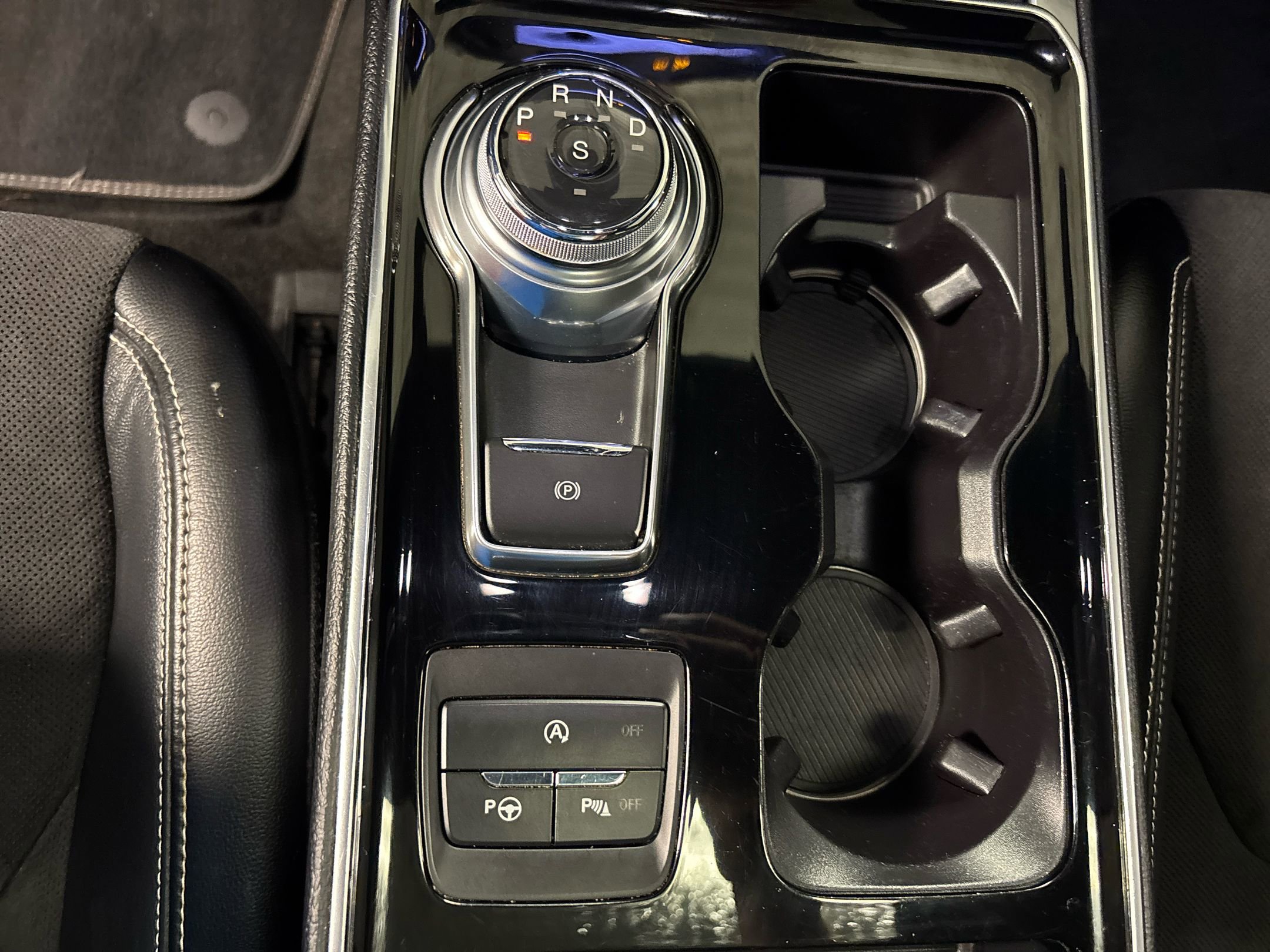 2019 Ford Edge ST photo 30