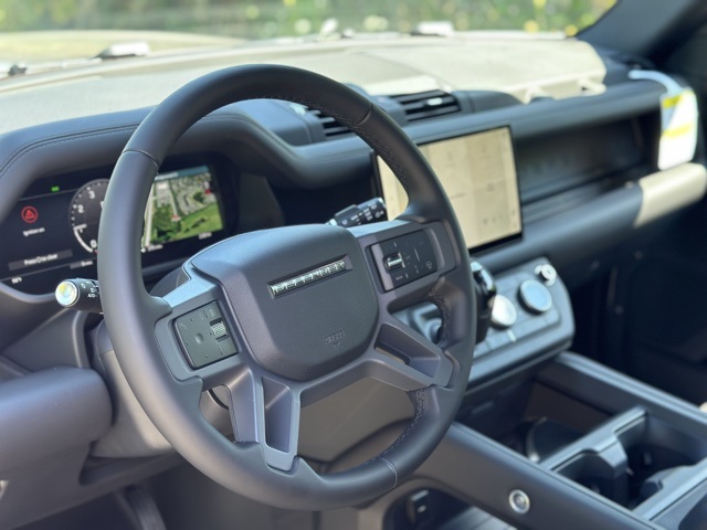 2025 Land Rover Defender 130 X-Dynamic SE photo 13
