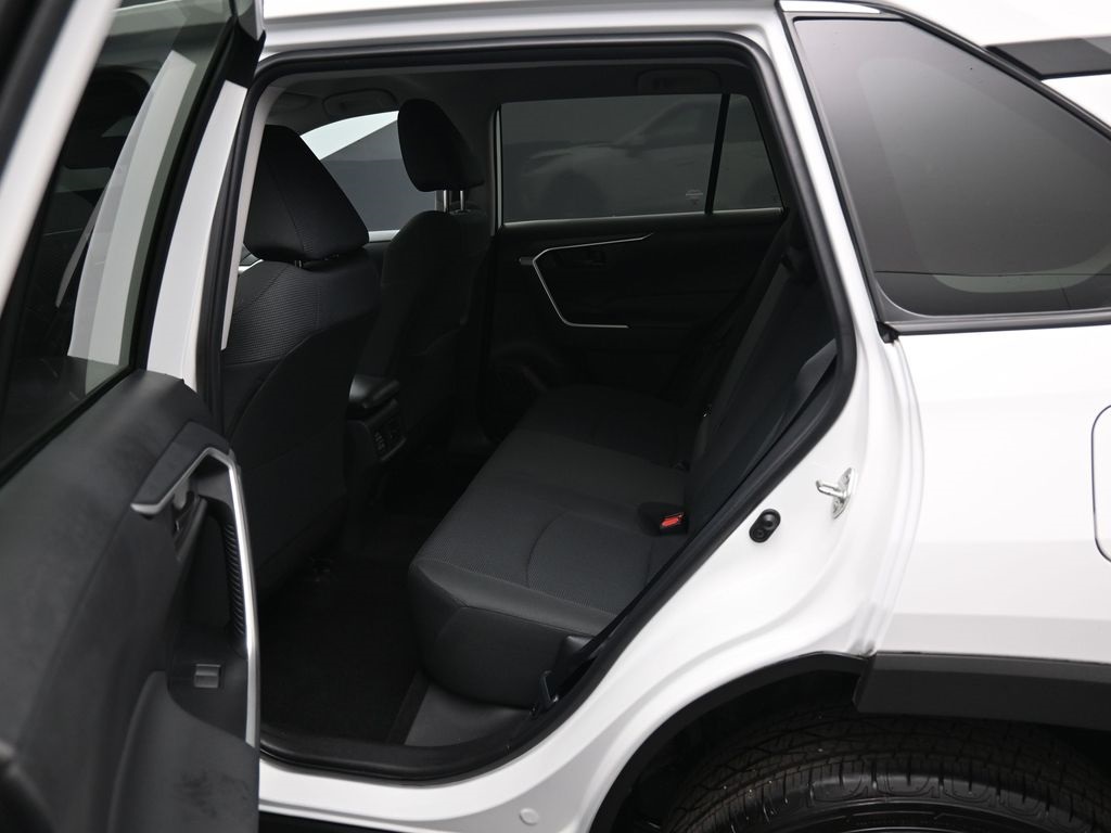 2022 Toyota RAV4 LE photo 23