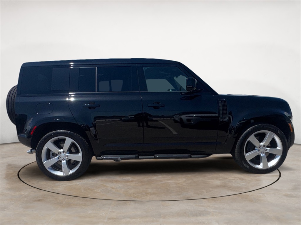 2025 Land Rover Defender 110 X-Dynamic SE photo 6