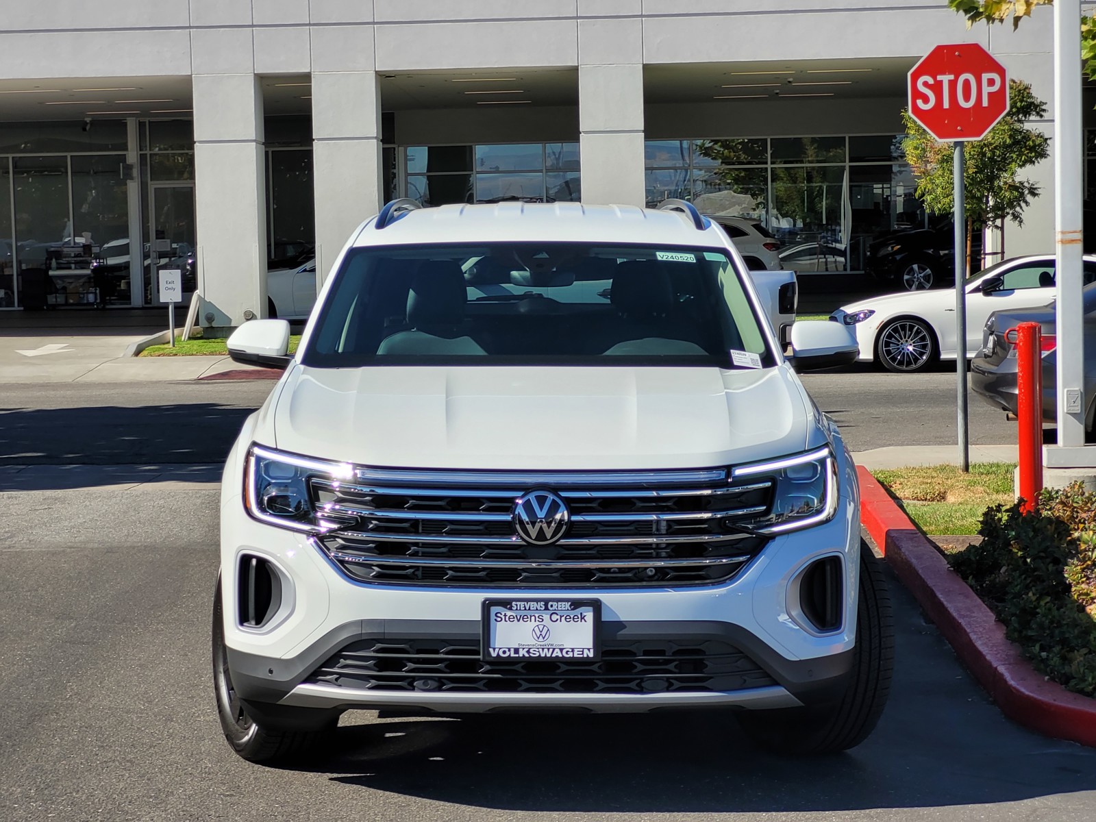 2024 Volkswagen Atlas SE Technology photo 2