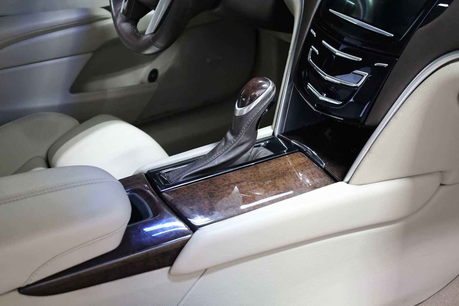 2013 Cadillac XTS Premium photo 18