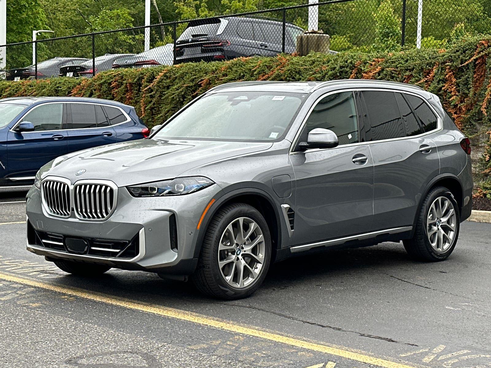 New 2025 Skyscraper Grey Metallic BMW xDrive50e image 14
