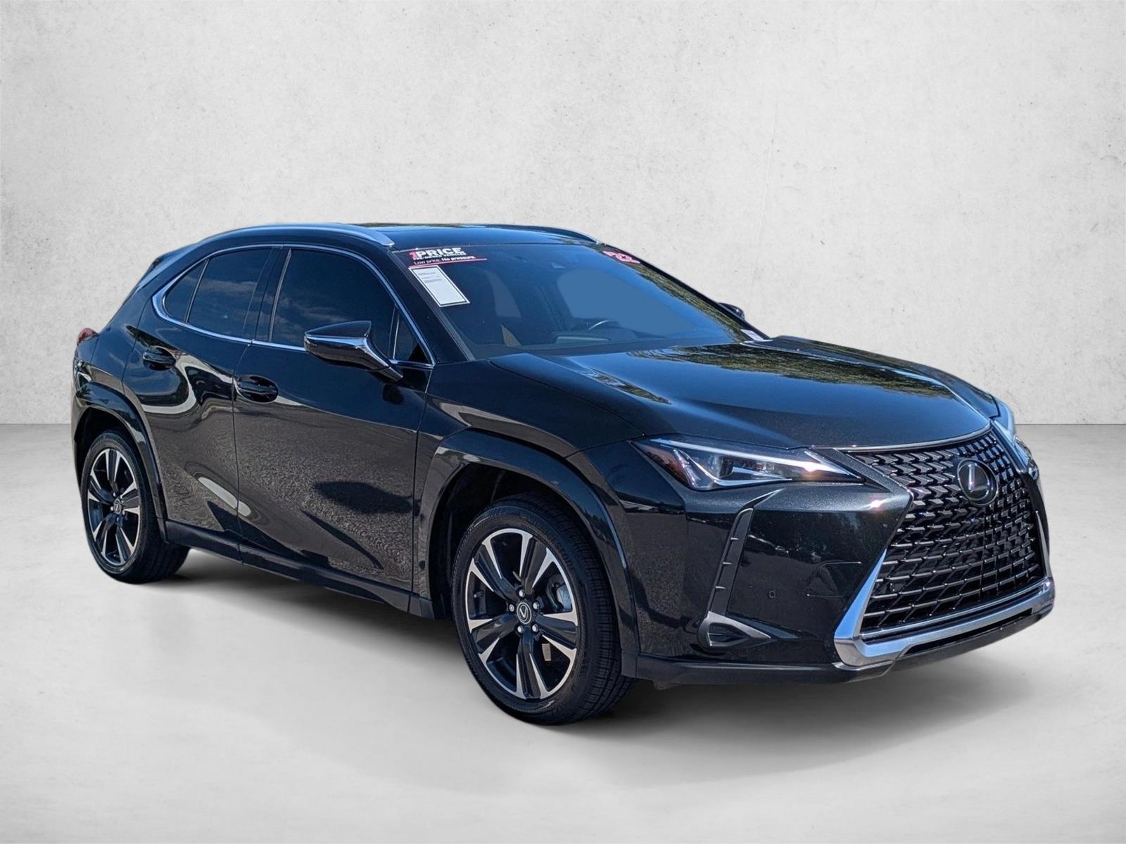 2022 Lexus UX 200 photo 3