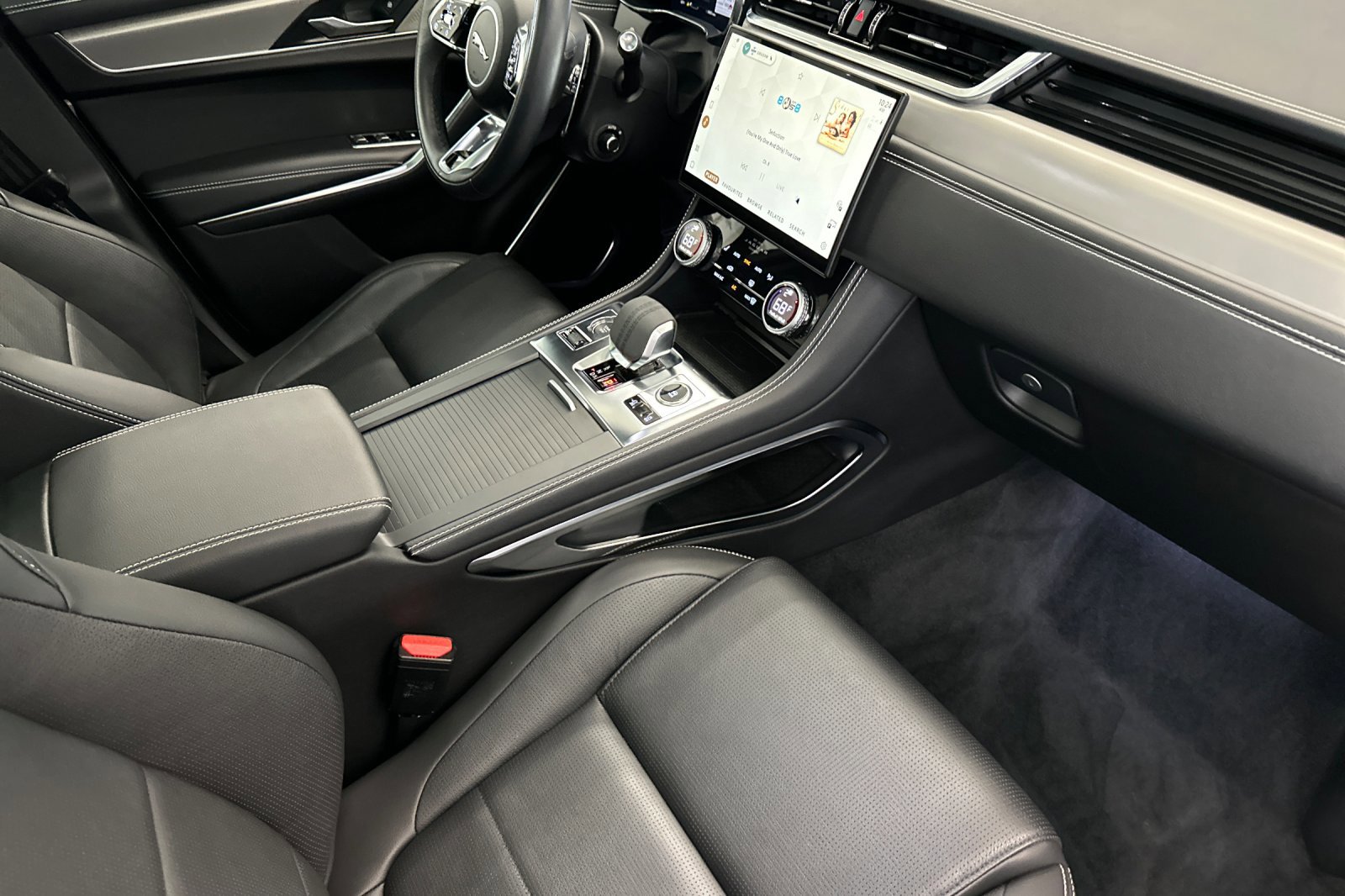 2025 Jaguar F-PACE P250 R-Dynamic S photo 26