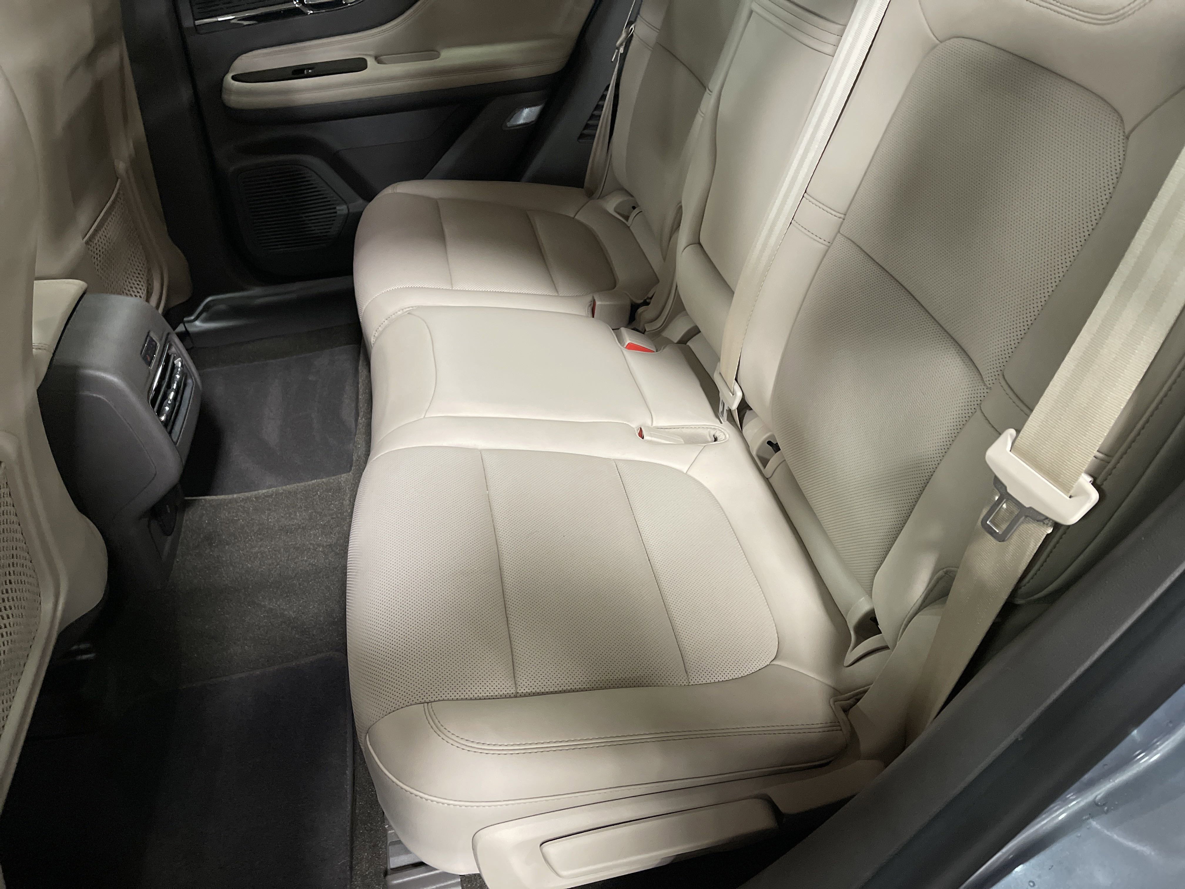 2022 Lincoln Corsair Standard photo 3