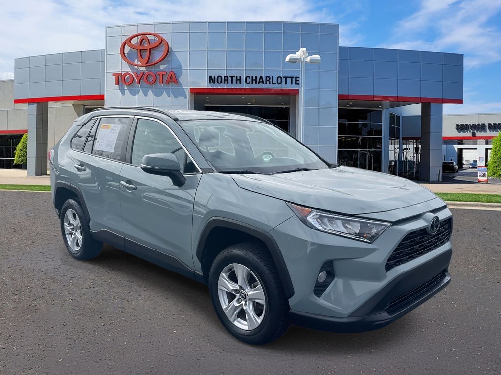 2021 Toyota RAV4 XLE's photo