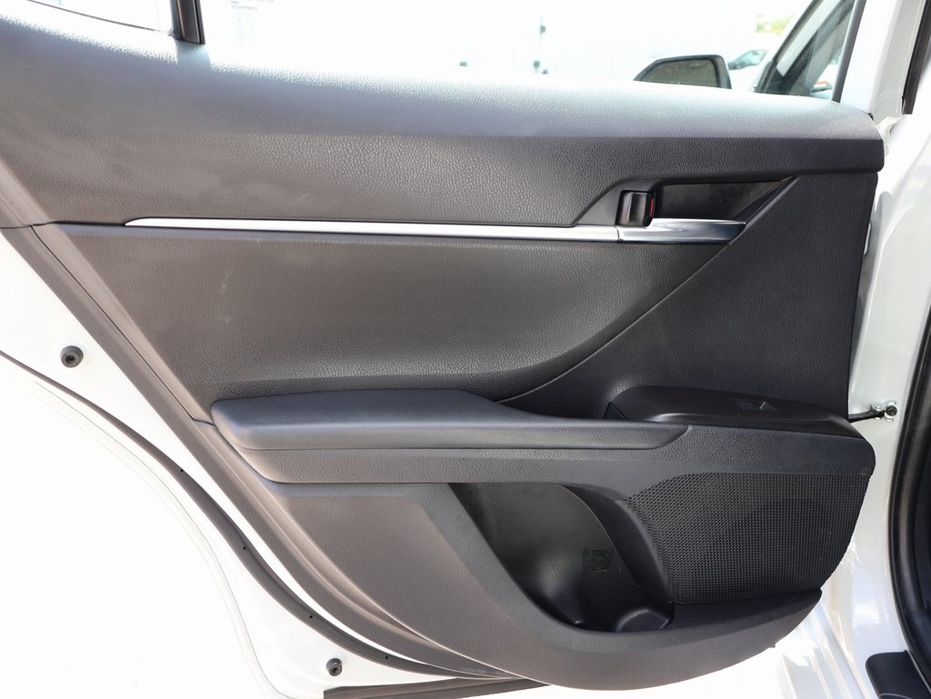 2022 Toyota Camry SE photo 15