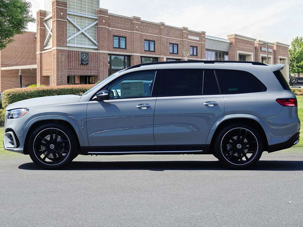 2026 Mercedes Benz GLS 450 4MATIC photo 4