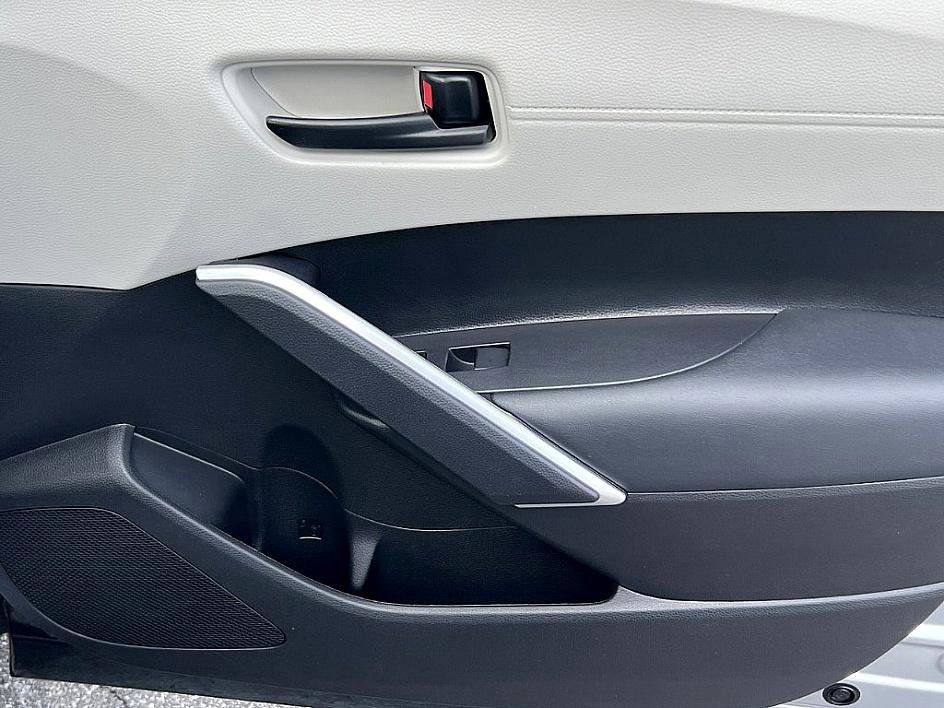 2023 Toyota Corolla Cross LE photo 20