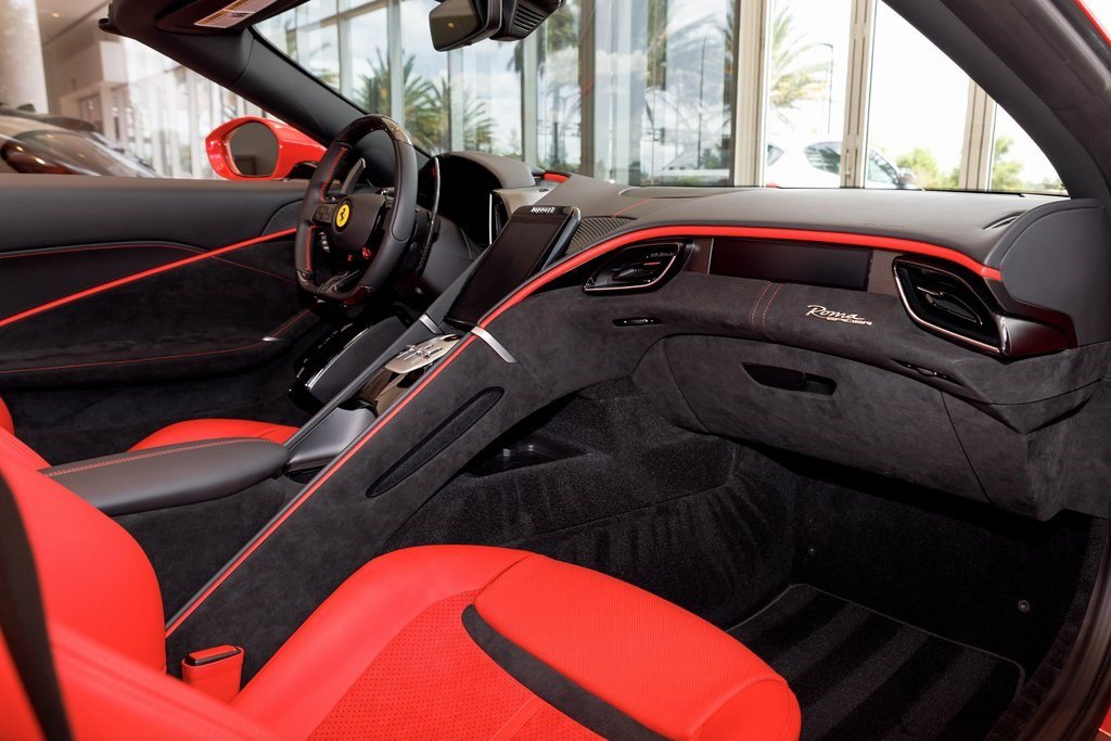 2025 Ferrari Roma Spider photo 28