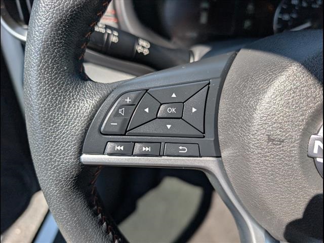 2023 Nissan Kicks SR photo 3